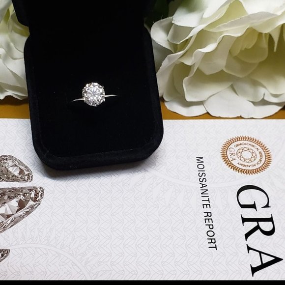 2 Carat Moissanite Ring With 925 Sterling Silver Band, D, VVS1 (M116) - Picture 2 of 7